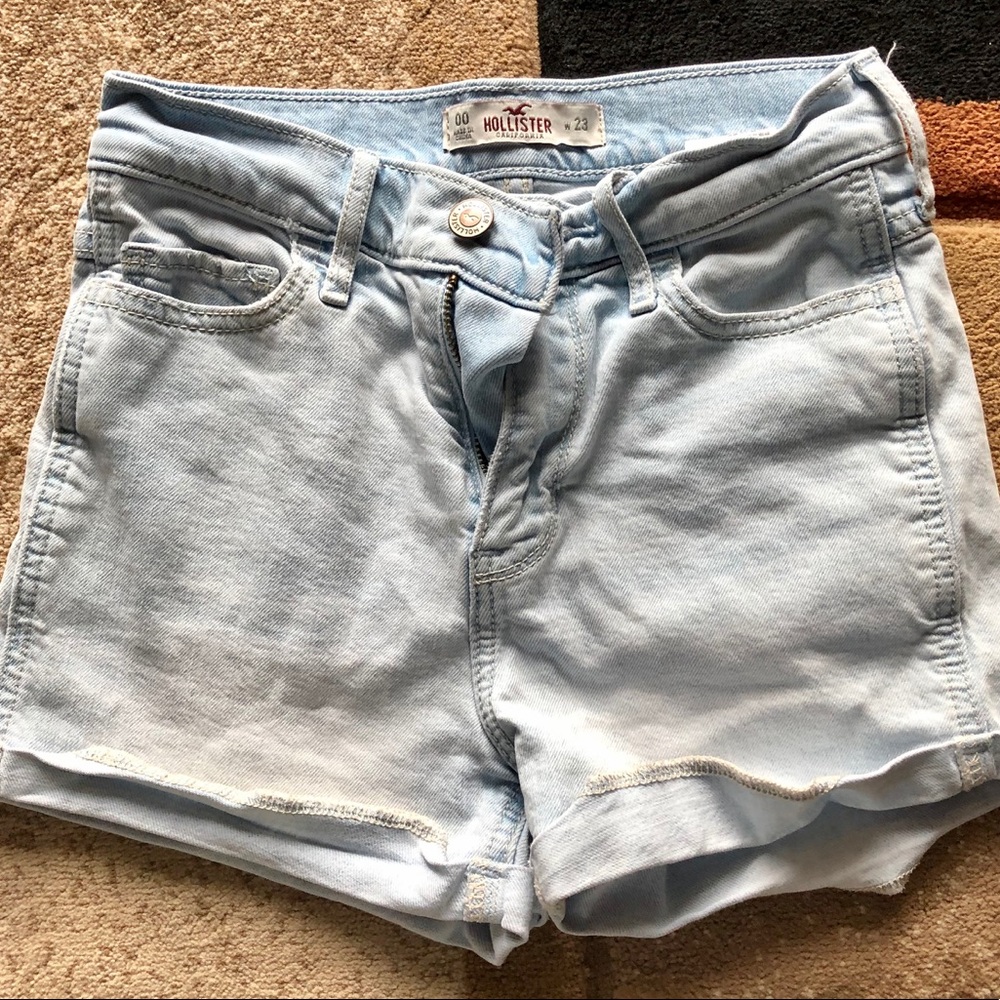 Hollister light wash short shorts high wasted.